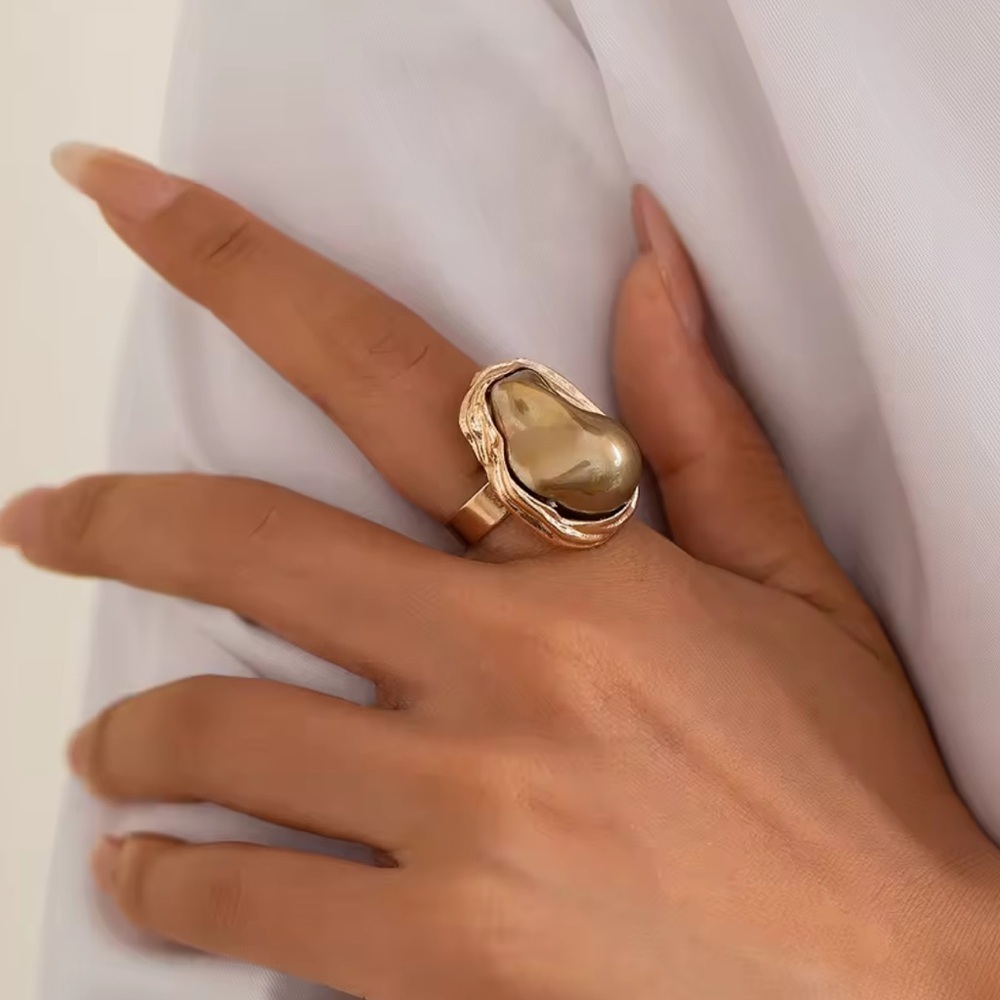 Champagne Gold Barogue Ring - Picture 2 of 6